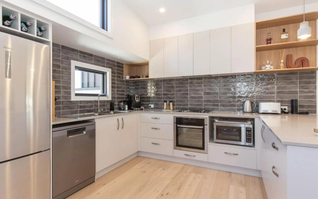 Spuren 4 of 2 Echidna Place East Jindabyne