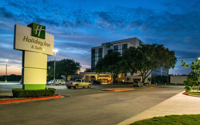 Holiday Inn Hotel & Suites Beaumont Plaza (I-10 & Walden), an IHG Hotel