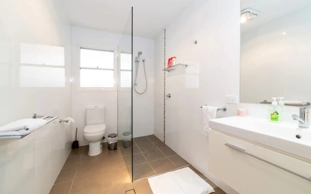 Renovated 3 Bedroom Home In Petrie Terrace