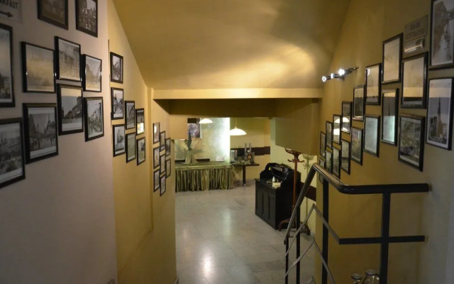 Seven Hotel