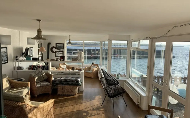 Stunning Cottage on the Beach Portnoo, Narin