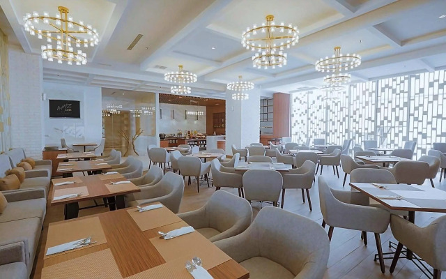 Whiz Luxe Hotel Spazio Surabaya