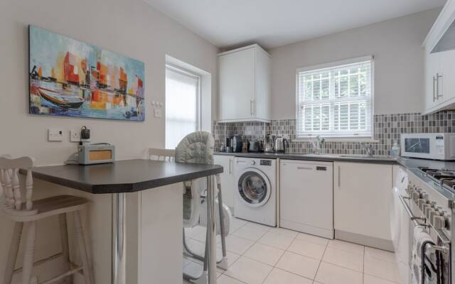 3 Bedroom House Close To Victoria Park