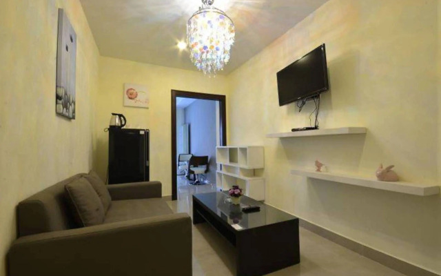 Royal Q&D Suites Hotel