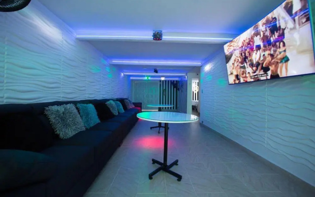 Park Lleras 11br Pool Jacuzzi
