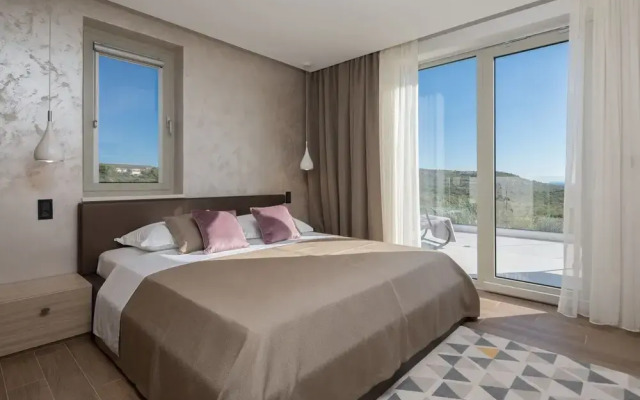 Luxury Villa Cinderella with Swimming Pool