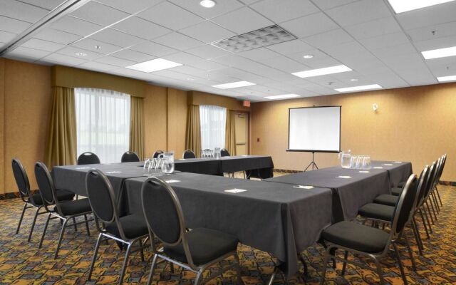Days Inn & Suites Strathmore