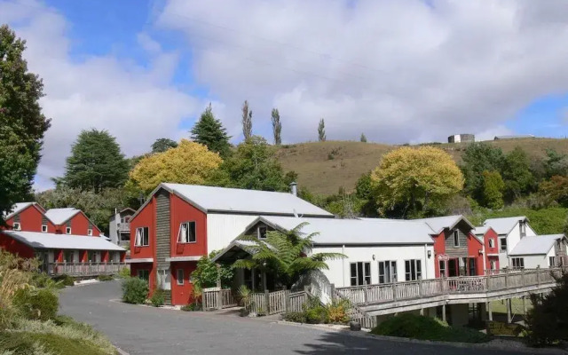 Waitomo Village Chalets Home of Kiwipaka