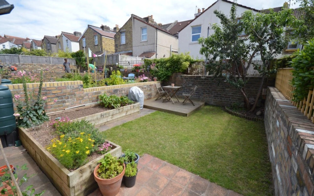 Modern 3 Bedroom Home Near Bedminster