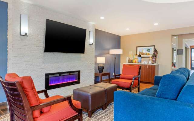 Comfort Inn & Suites near Ontario Airport