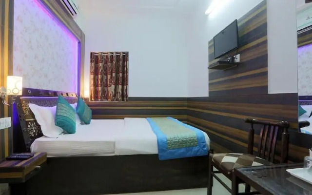 Pathway KDSON at Airport