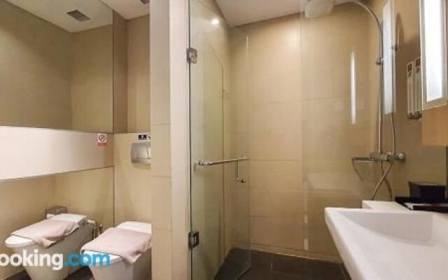 Ra Premiere Simatupang