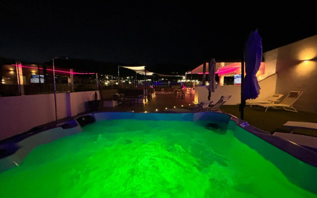 DAOS Suites Terrace Marbella