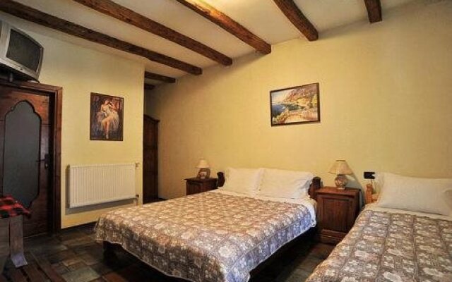 The Old House 1980 Family Hotel