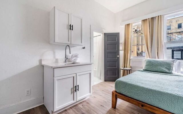 Satoshi Hideout Living