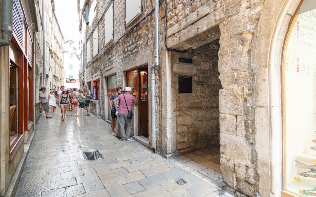Split Urban Rooms  II