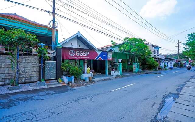 OYO Life 3358 Griya Aisyah Residence 2