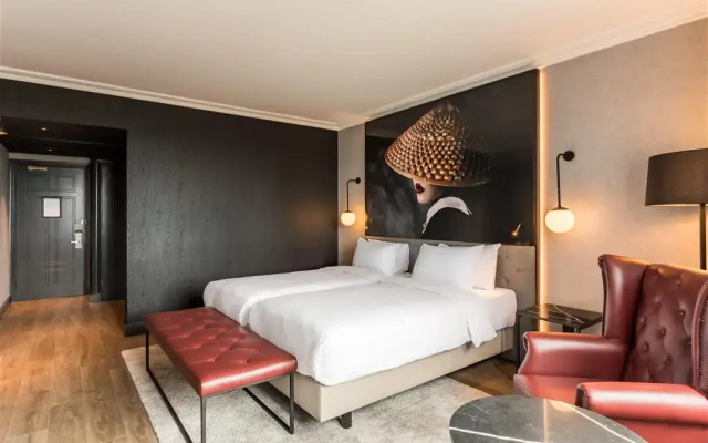 Radisson RED Hotel London Heathrow