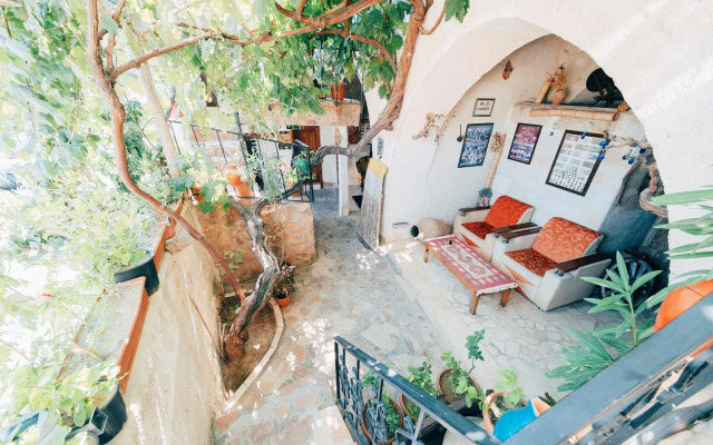 Avlu Cave House