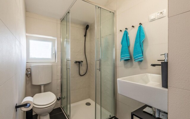 Beautiful Home in Vir With 4 Bedrooms, Wifi and Outdoor Swimming Pool