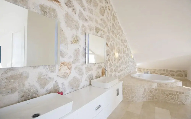 Villa Hira 2 by Akdenizvillam