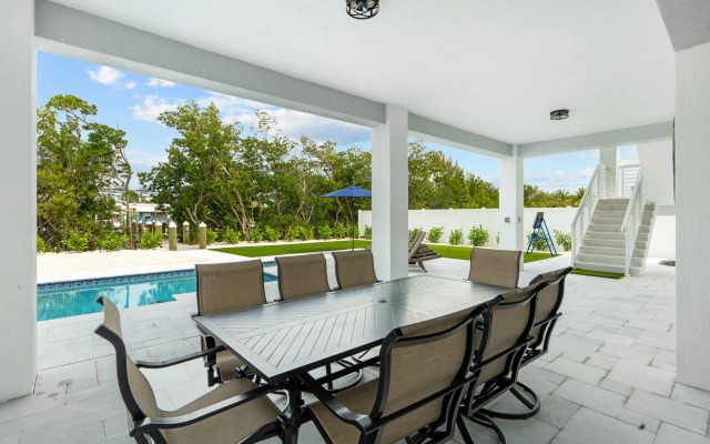 Luna Light Waterfront Pool Dock Views