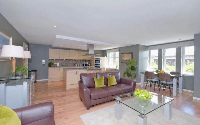 Contemporary Apartment Close to Aberdeen City Centre