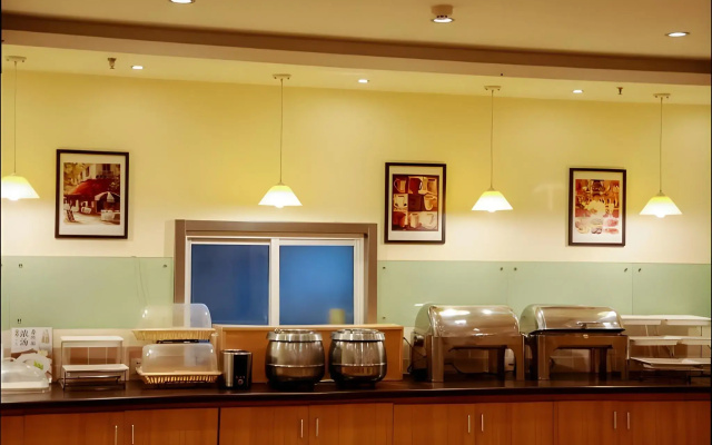 Ease Hotel (Xinmin Liaohe Street Store)