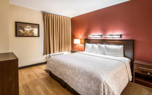 Red Roof Inn PLUS+ Long Island - Garden City