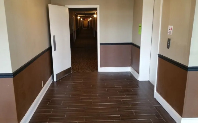 Rodeway Inn & Suites