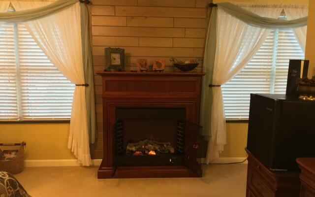 Brookside Mountain Mist Inn