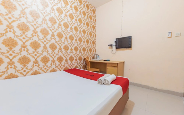 RedDoorz near RS Permata Cirebon – Guest Rooms – Cirebon