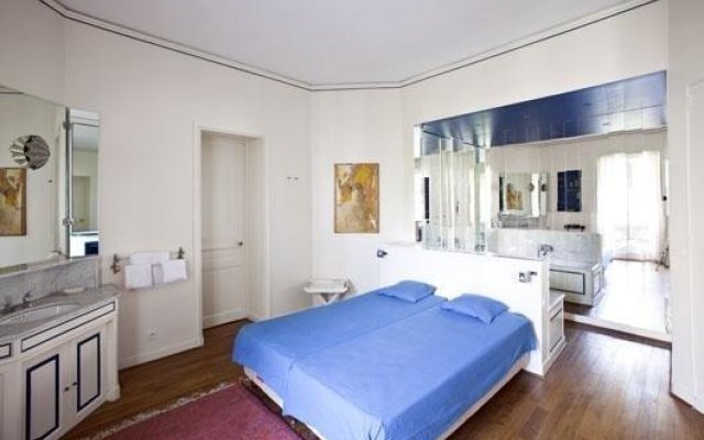 Guibert Halldis Apartment