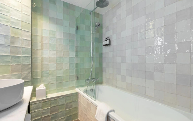 One One Bangkok Hotel