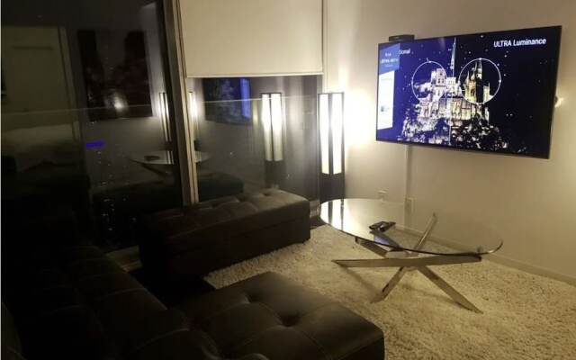 Luxury Condos at York Street
