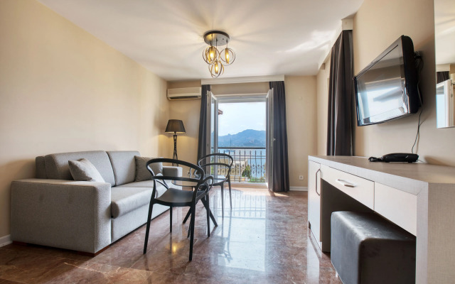 Farrys Boutique Hotel & Beach Club