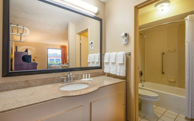 Park Inn by Radisson, Columbus State University Area