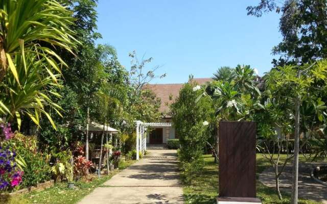 Thongpaeka Hotel