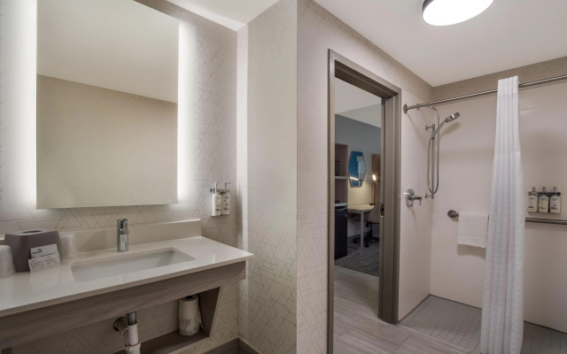 Comfort Suites