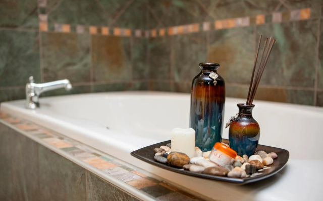 Watkins Glen Harbor Hotel