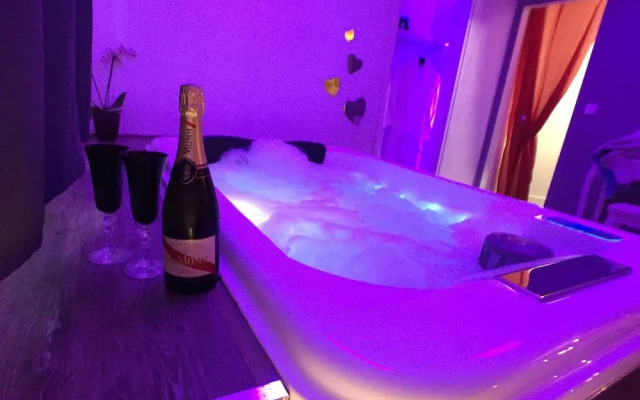 Domaine des 3 Chateaux - Suite Cupidon