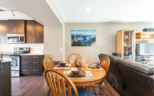 Upscale Townhome,banff,spruce Meadows ,pets