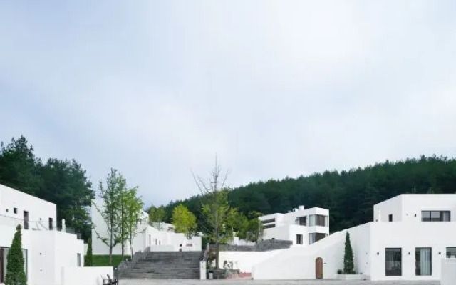 New Joy Hotel (Internatial Trade Spring Department Store Shopping)