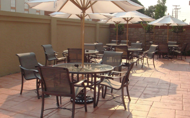 Holiday Inn & Suites Oakland Airport by IHG
