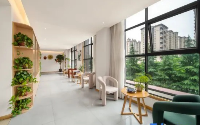 Gongyi Jin and Yue Hotel