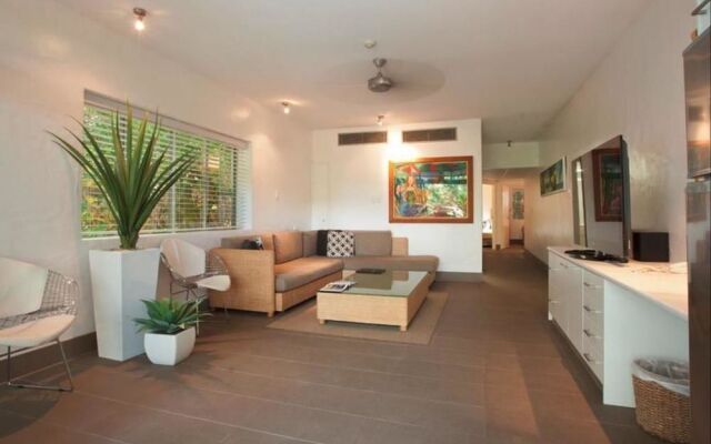 Seascape Holidays - Club Tropical Apts