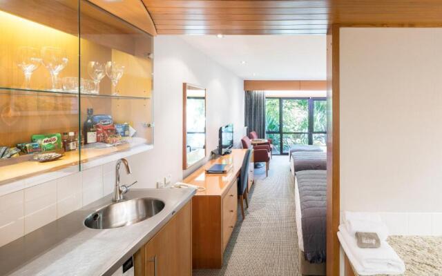 Commodore Airport Hotel