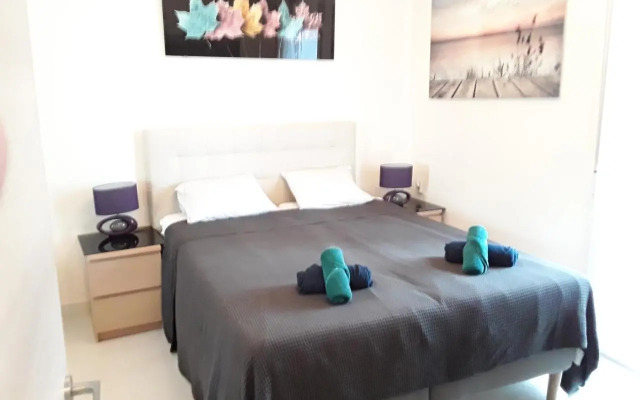 136 A First Line sleeps 6