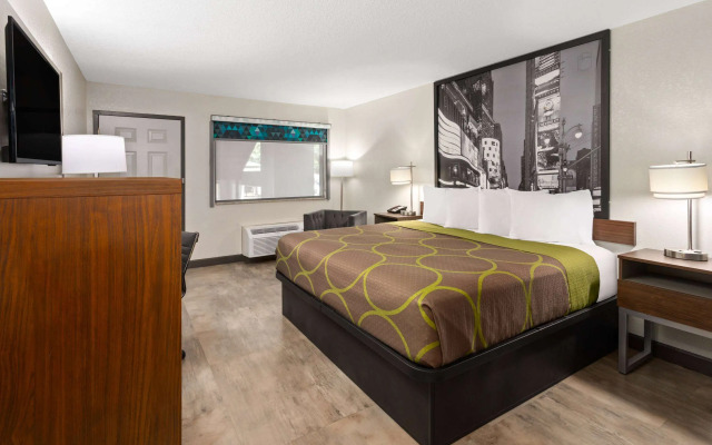 Super 8 by Wyndham Prattville Montgomery