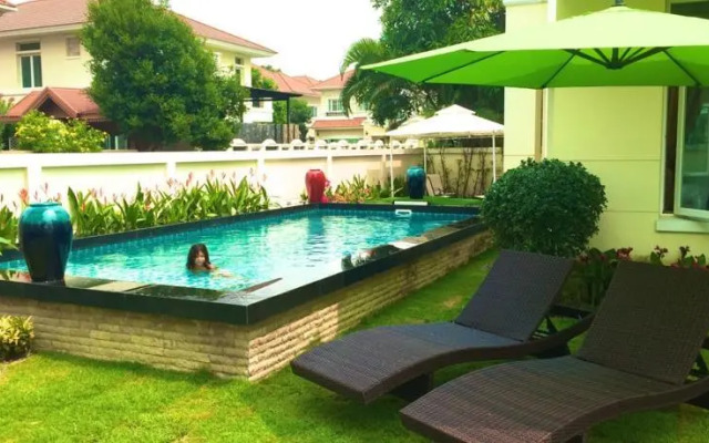 Nonthaburi Luxury Pool Villa